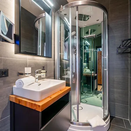 Zirbenlodge B01 * Tröpolach